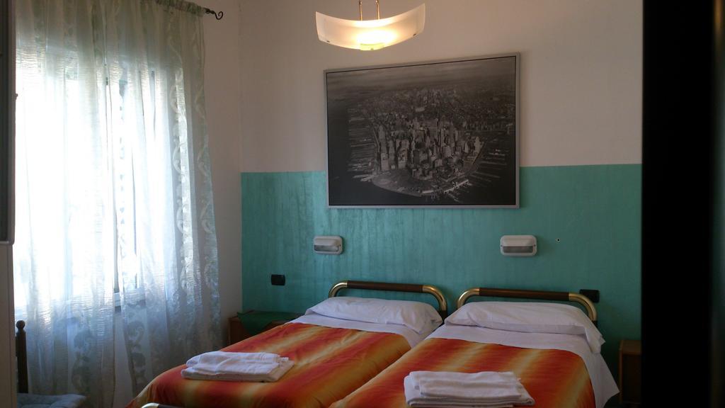 Hotel Paradise Bruzolo Bilik gambar